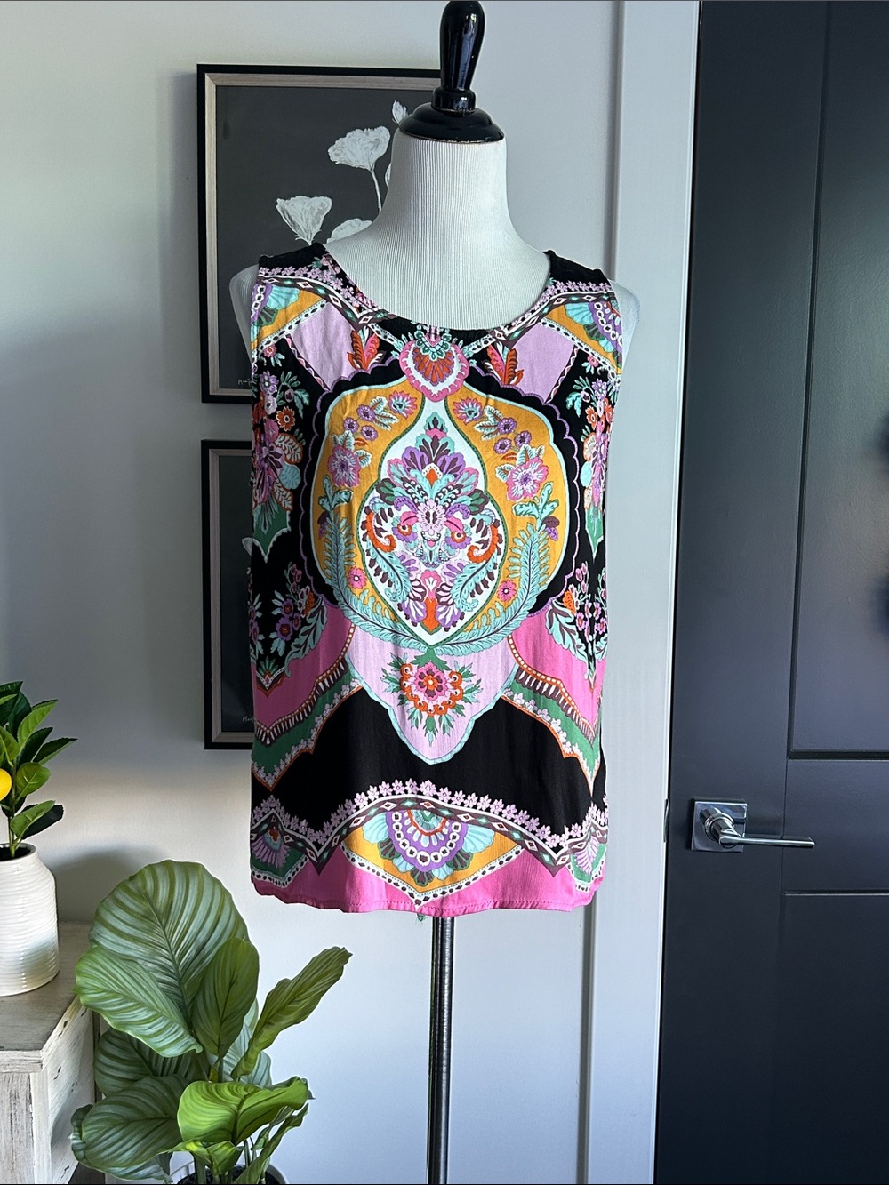 🌸 L rayon pink black gold purple rayon button back blouse